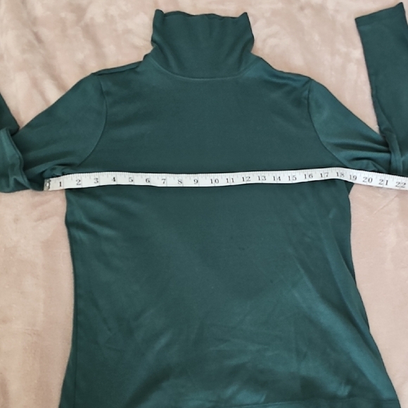 L.L. Bean Forest Green Supima Cotton Turtleneck Size M - Picture 6 of 7